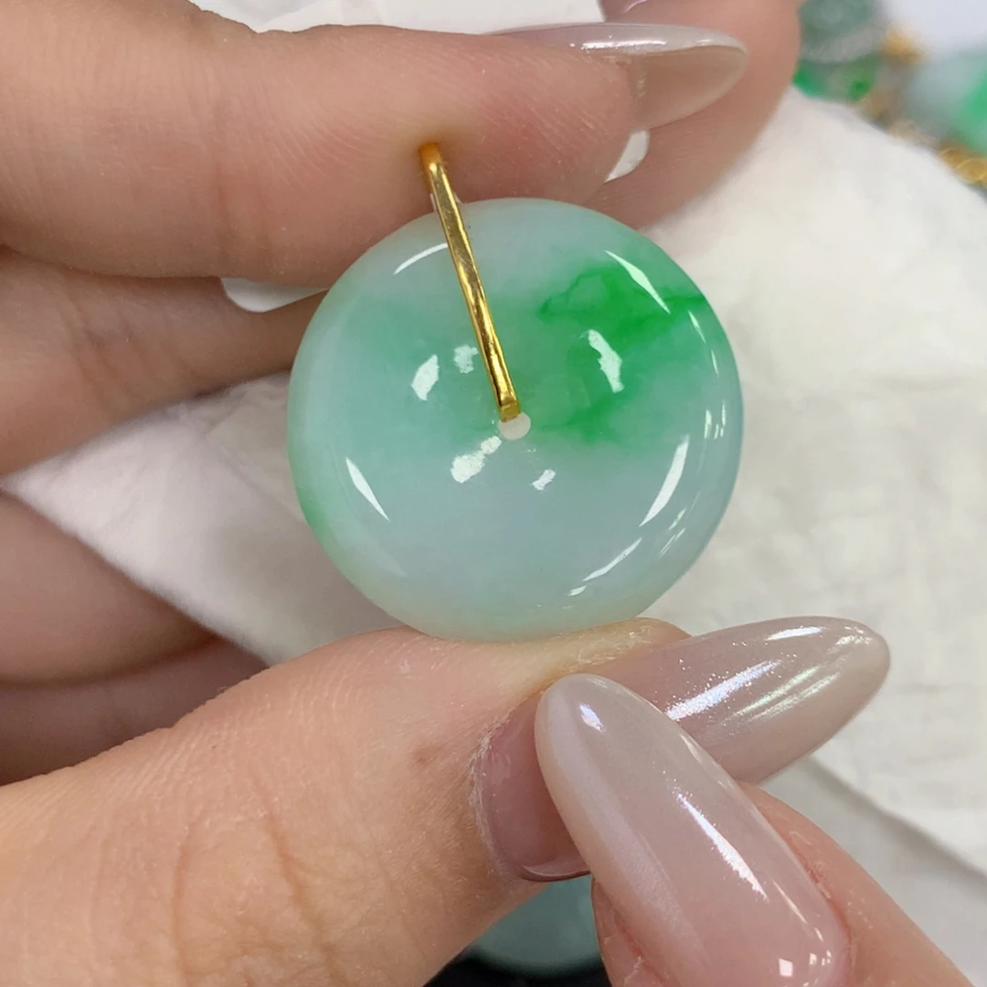 颈饰18K金镶嵌翡翠