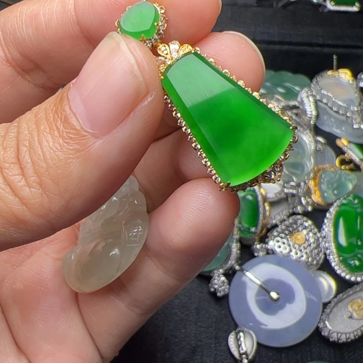 翡翠18K金镶嵌吊坠(不含链)