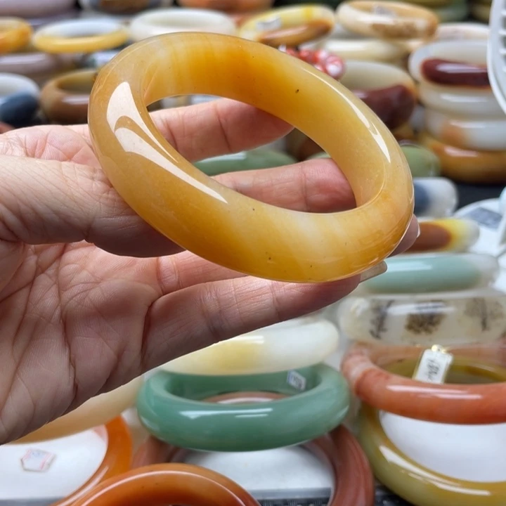 石英岩玉手镯未镶嵌