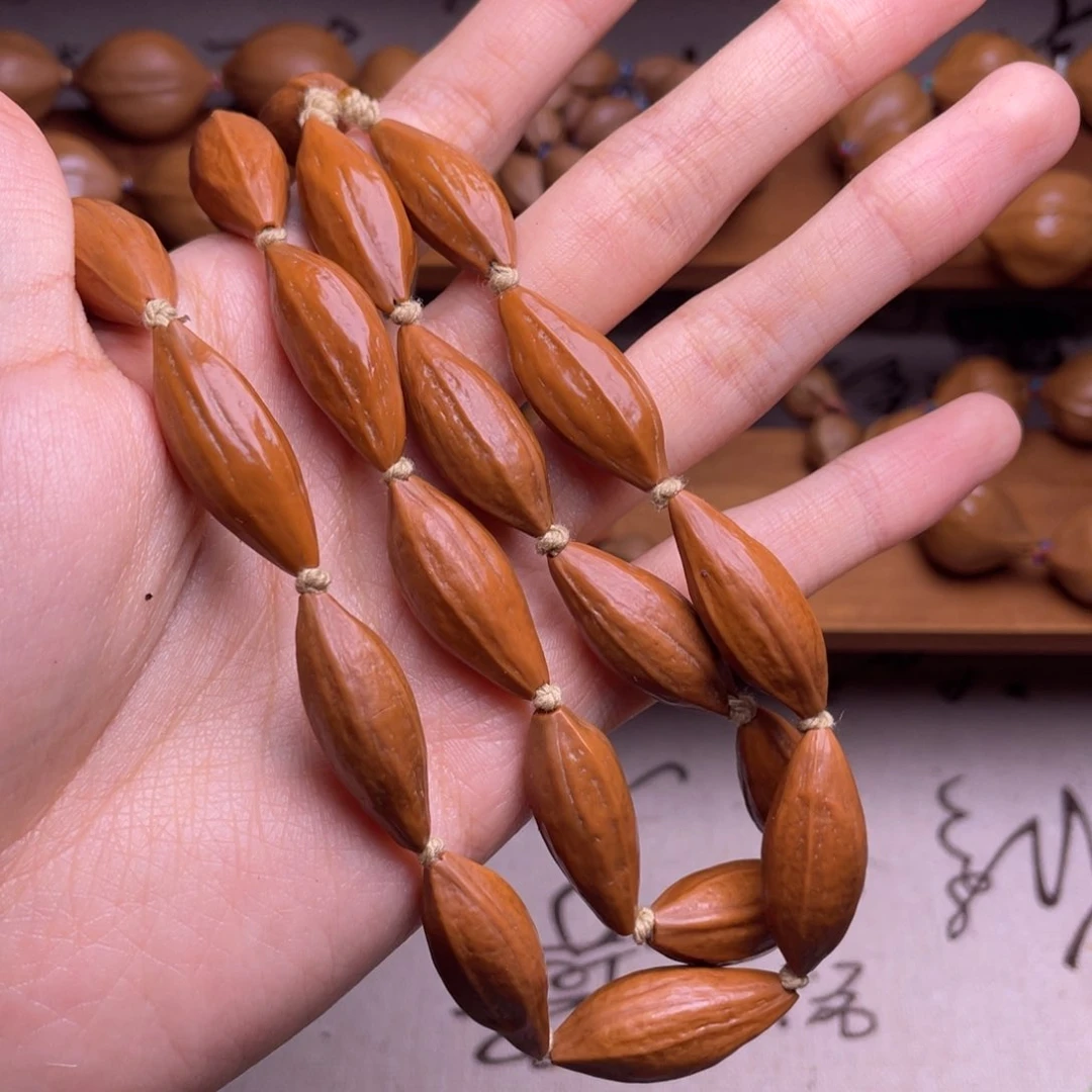 橄榄核吊坠狼***着柳叶脖挂