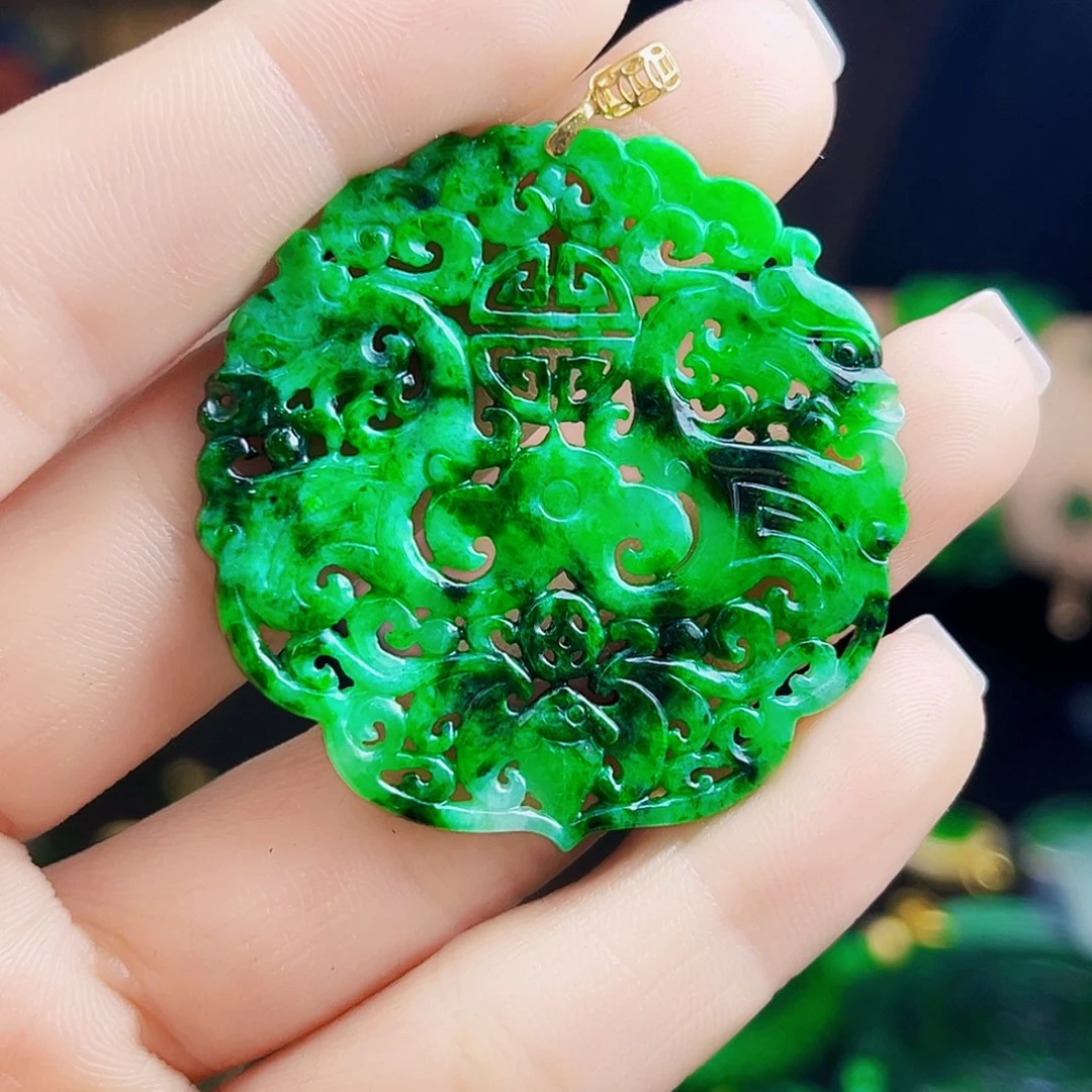 颈饰18K金镶嵌翡翠多样性
