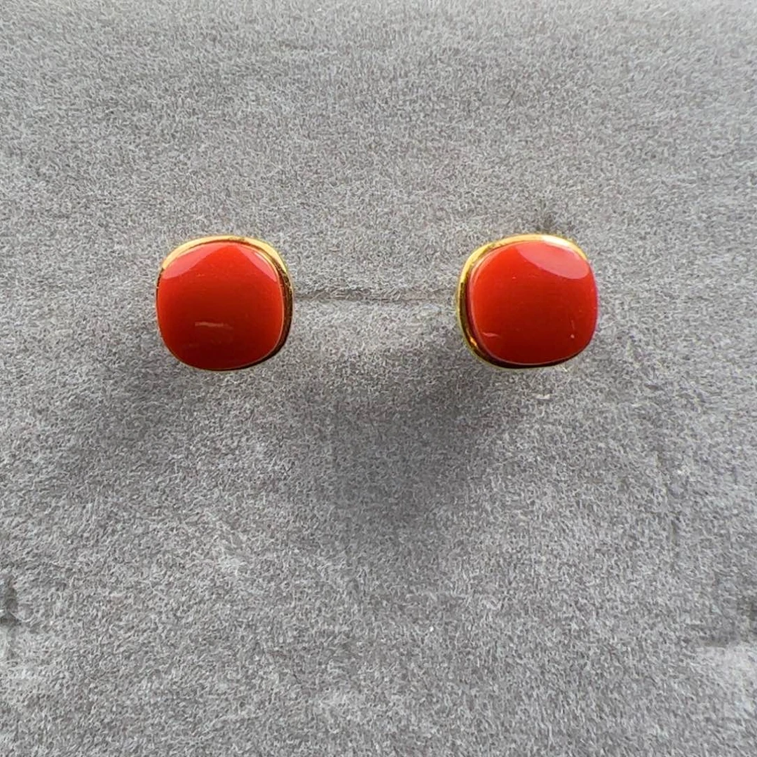 18K金镶嵌耳钉南红玛瑙