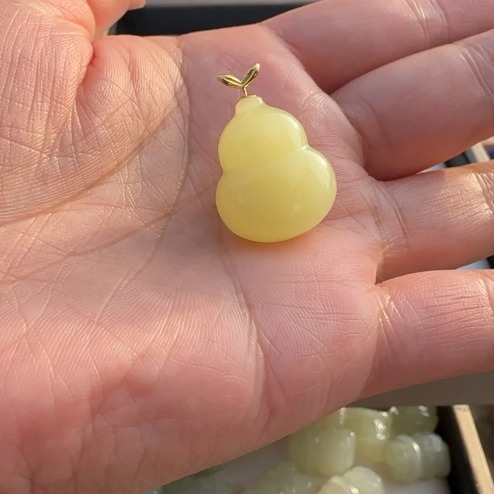 和田玉18K金镶嵌颈饰