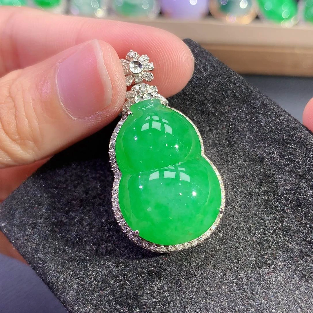 翡翠18K金镶嵌吊坠(赠链)