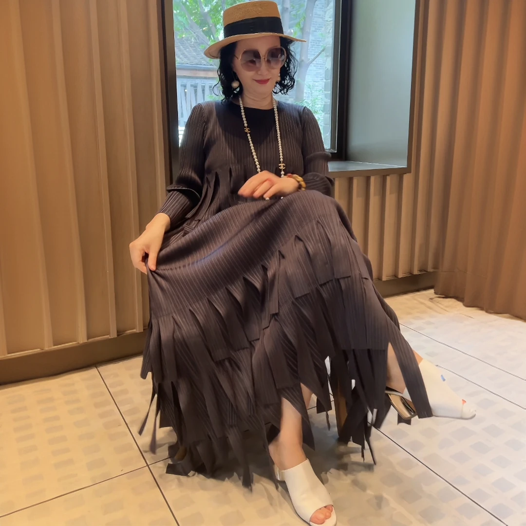 【步步生莲】2026春夏新款洋气褶皱衣服时尚气质女装流苏法式连衣裙