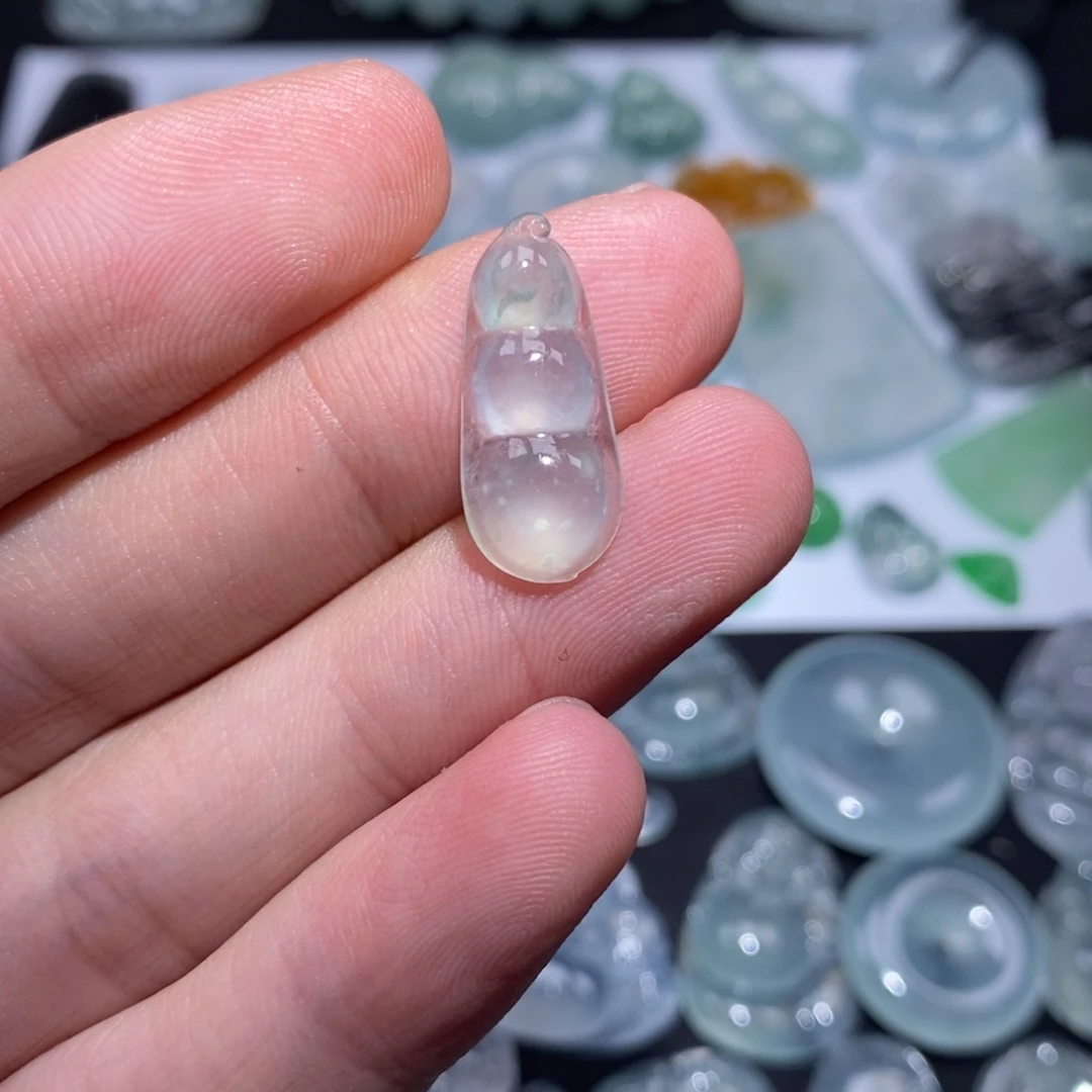 翡翠未镶嵌颈饰豆子