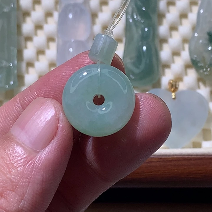 翡翠未镶嵌颈饰扣子
