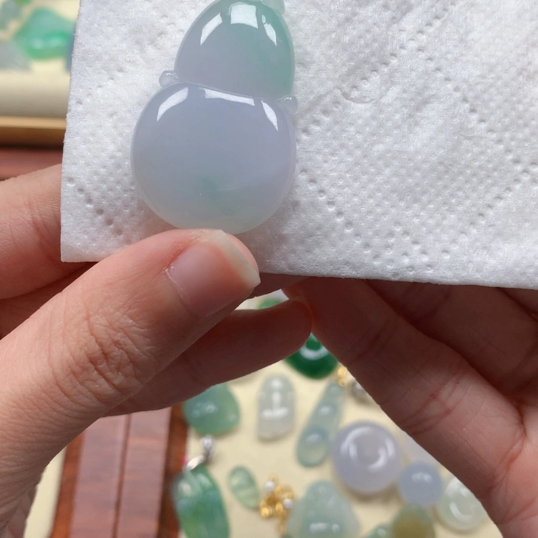 翡翠未镶嵌颈饰是