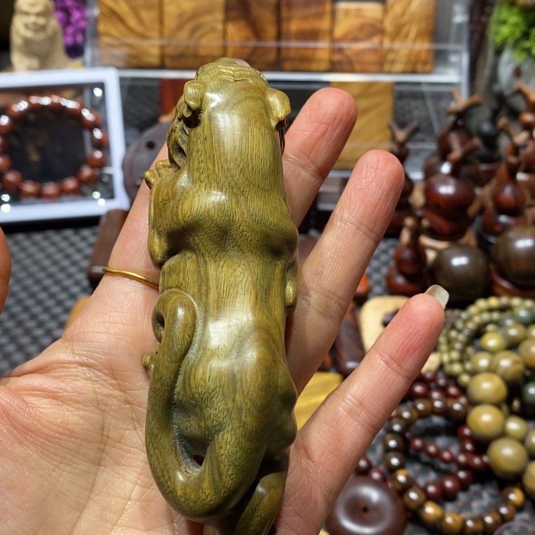 木教****杨绿檀木老虎一个