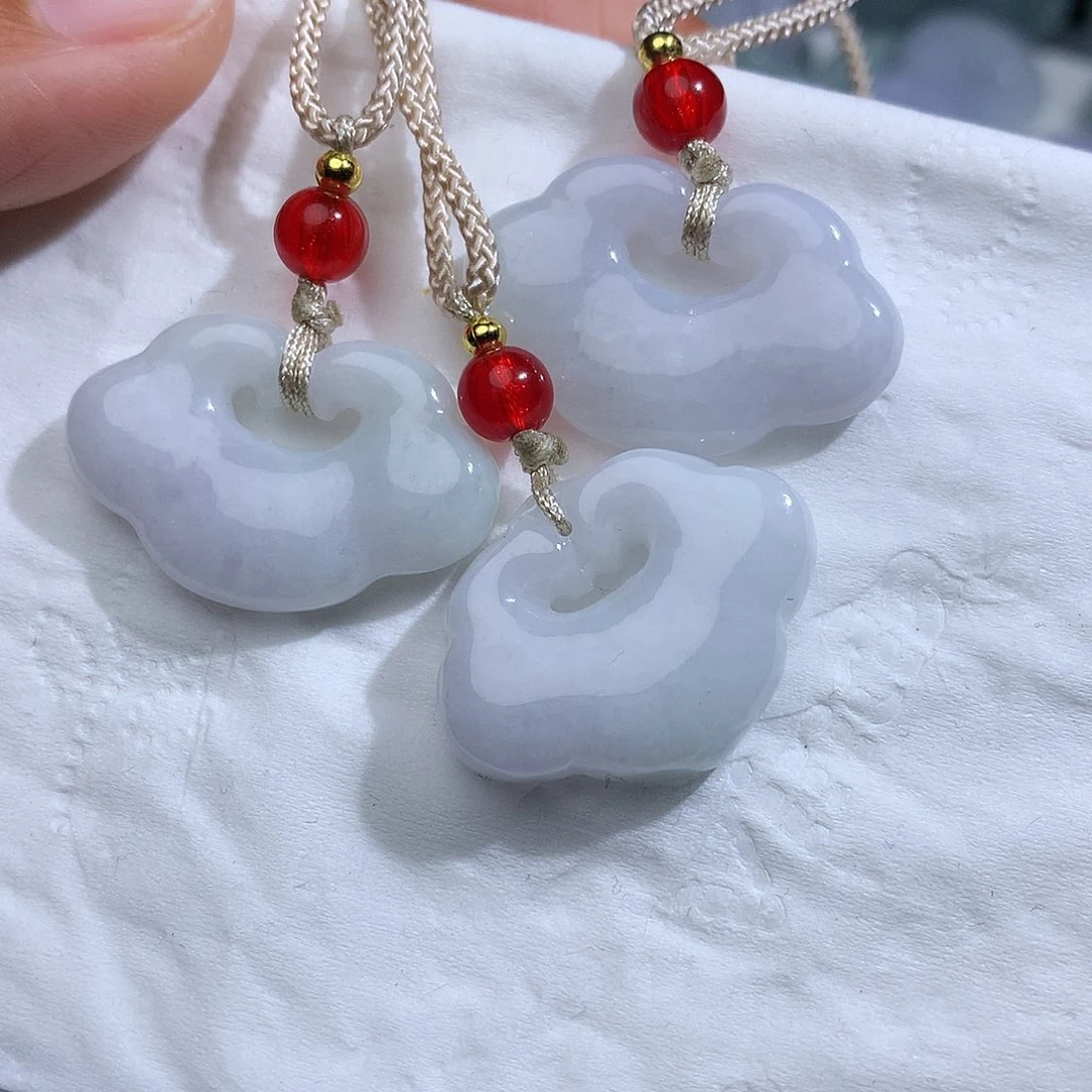 翡翠未镶嵌颈饰多样性发其一