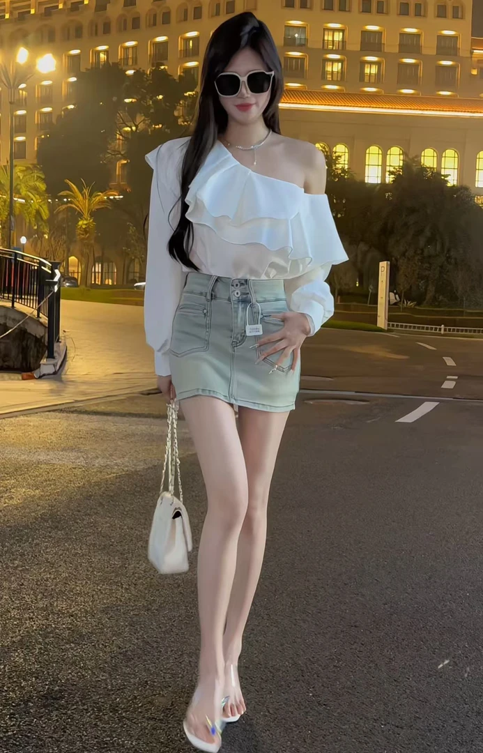 早春新款法式衬衫露肩上衣设计感小衫时尚弹力软牛仔短裙气质