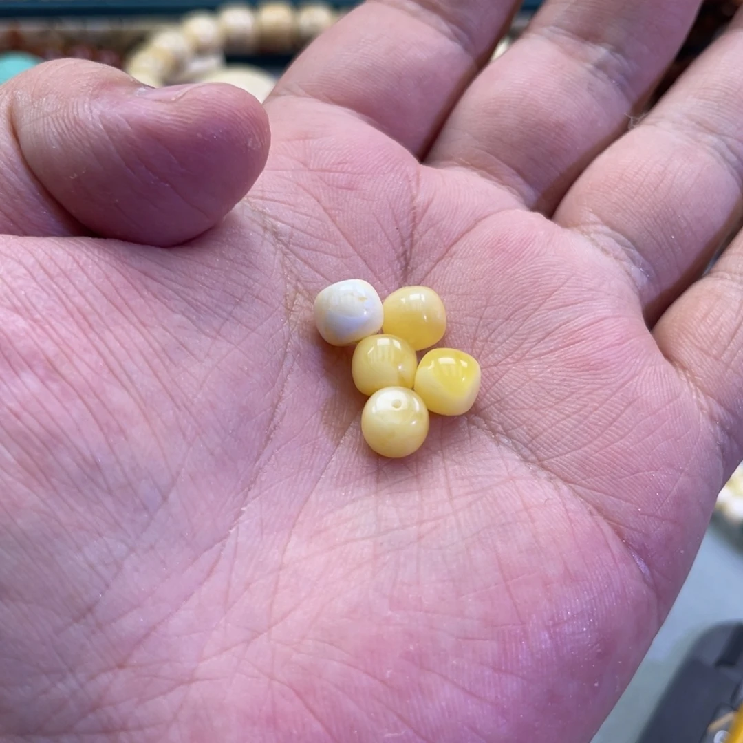 琥珀未镶嵌珠宝奇石8