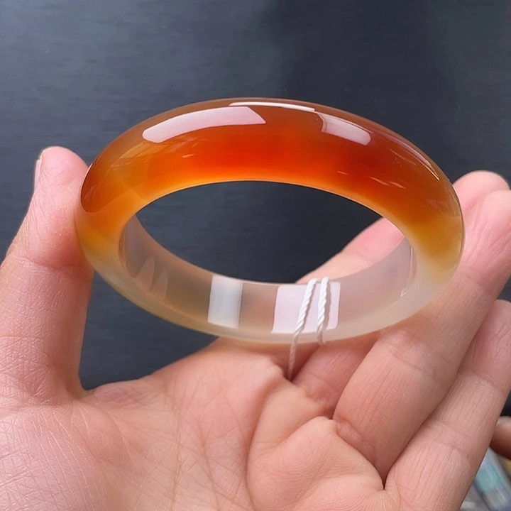 皮***皮玛瑙/玉髓未镶嵌手镯
