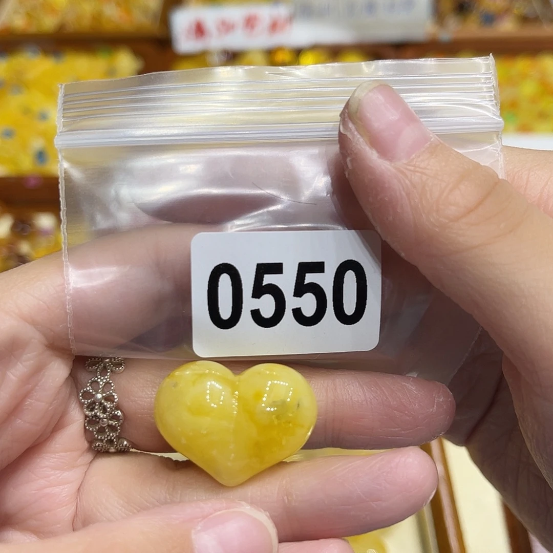 琥珀未镶嵌颈饰蜜蜡