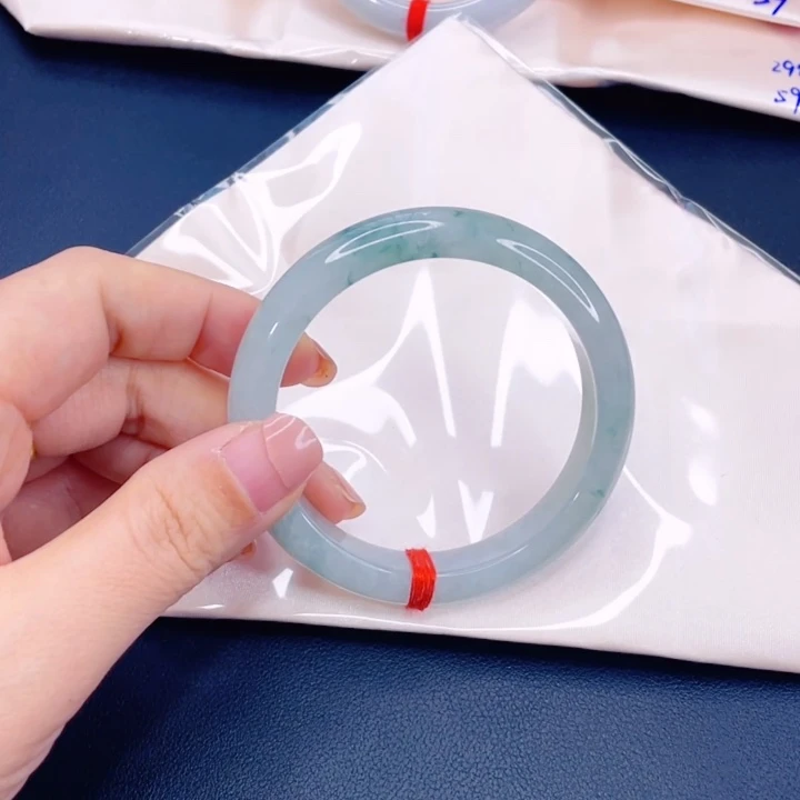翡翠未镶嵌手镯冰飘花