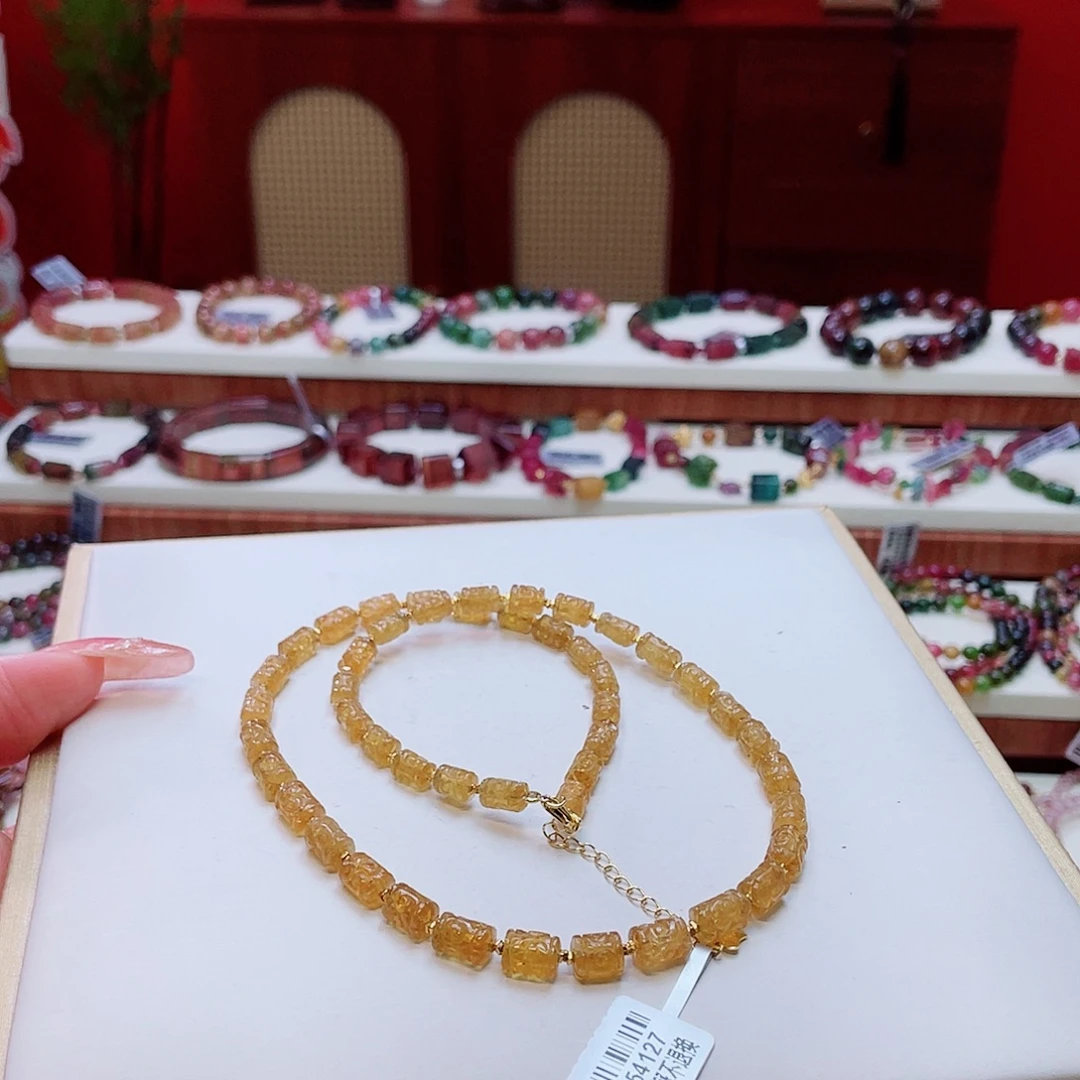 颈饰未镶嵌碧玺多样性发其一