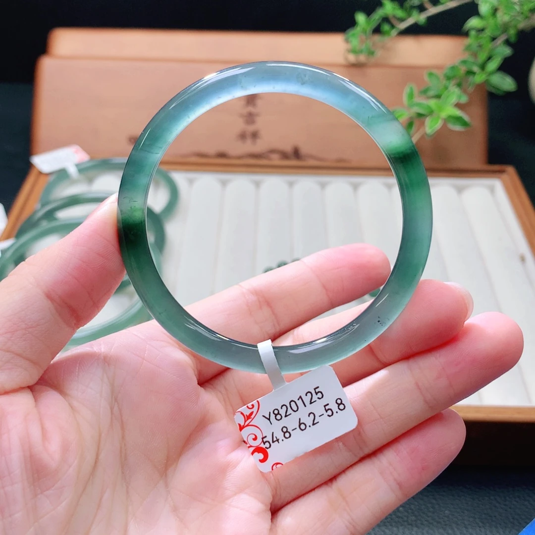 未镶嵌手镯（圆镯）翡翠