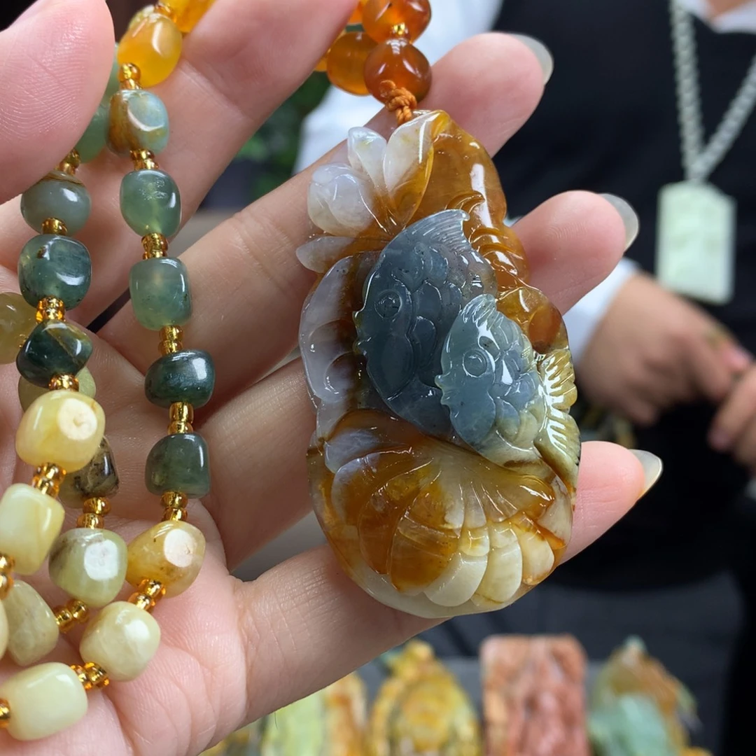 蛇纹石玉未镶嵌颈饰