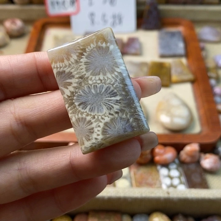 颈饰合金石英岩玉