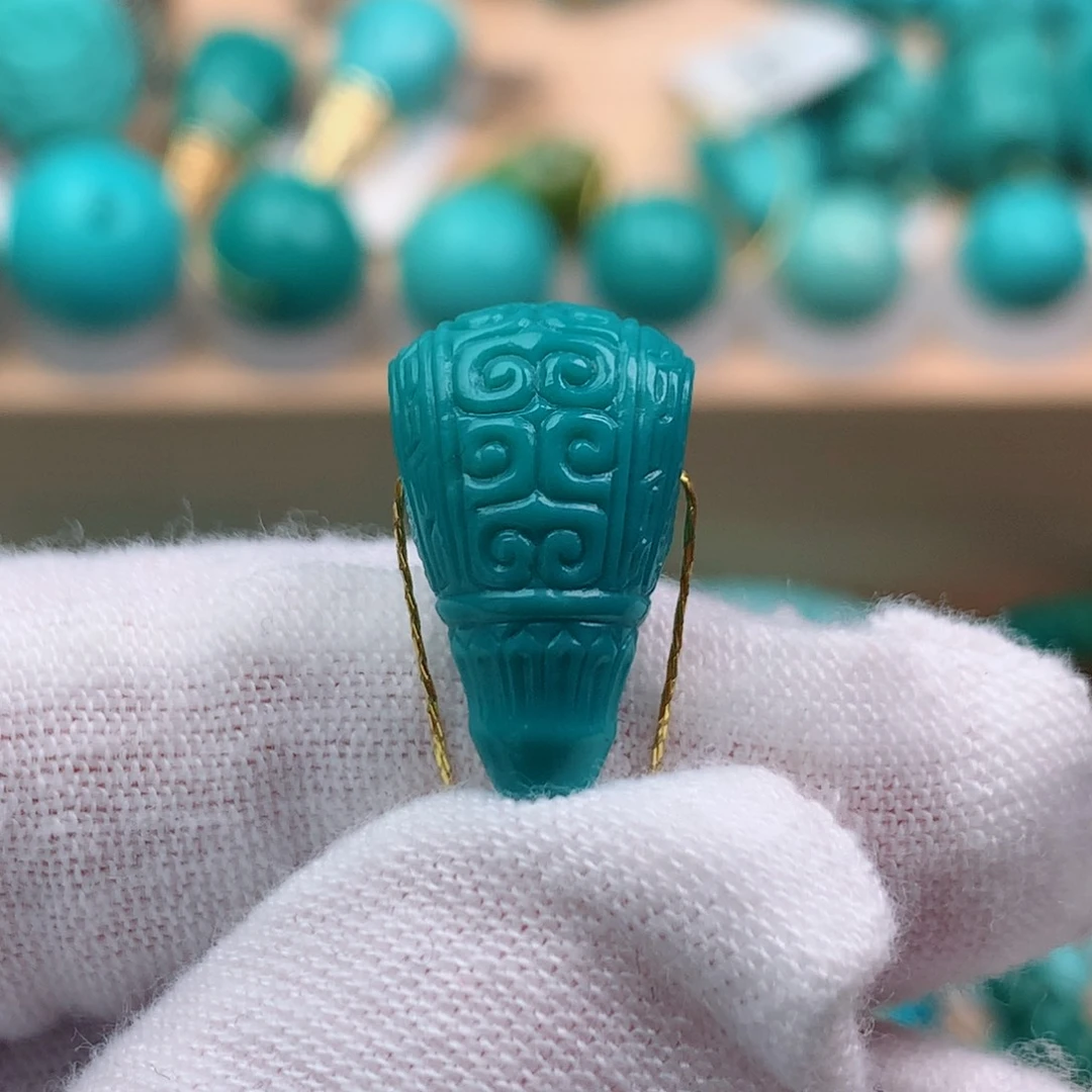 绿松石颈饰未镶嵌