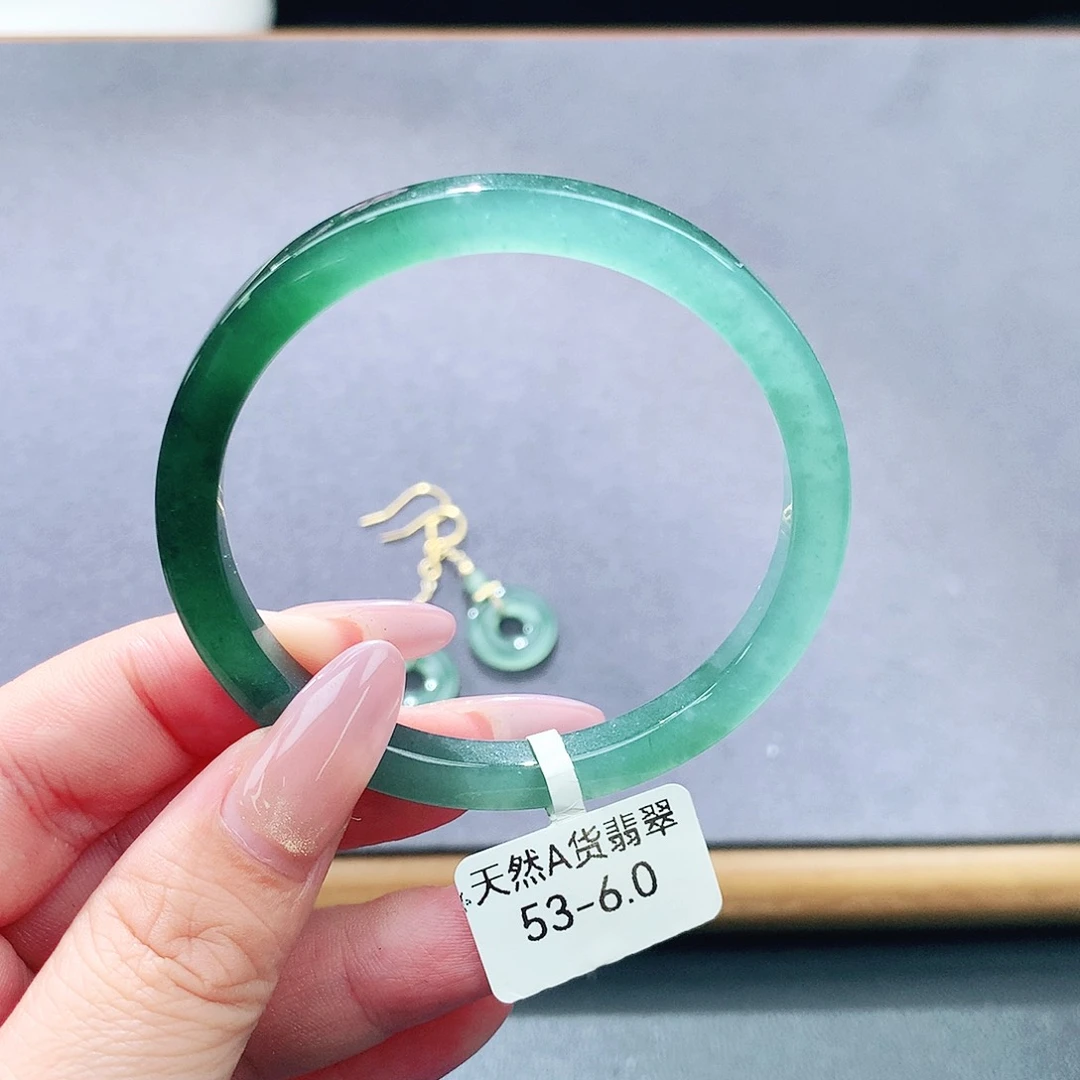 未镶嵌手镯（圆镯）翡翠