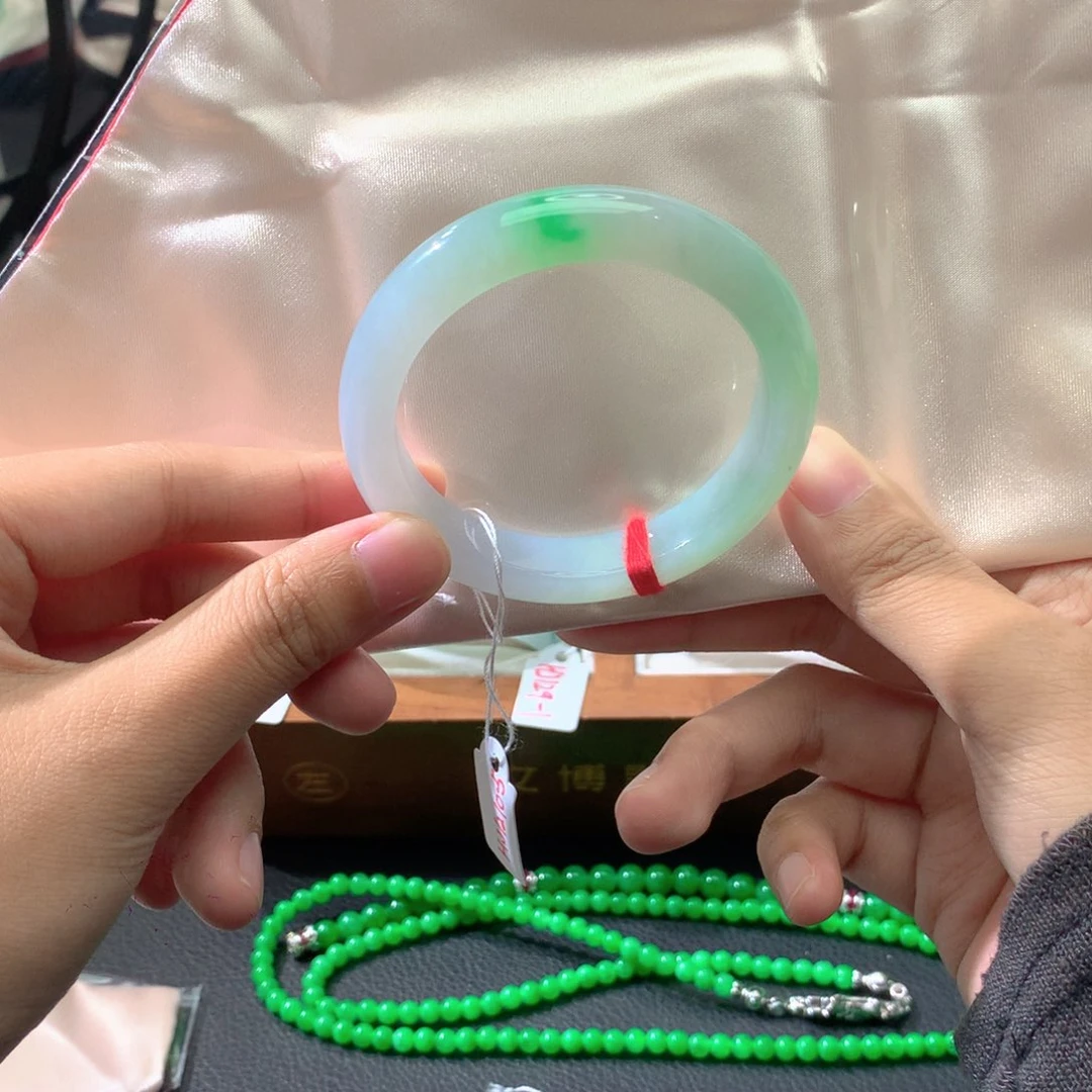 翡翠未镶嵌手镯正圈