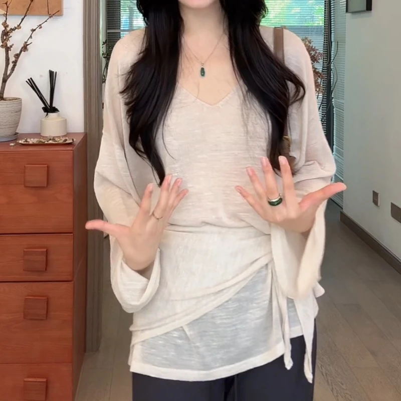 轻盈舒爽V领简约杏色宽松慵懒感针织衫LK2506252