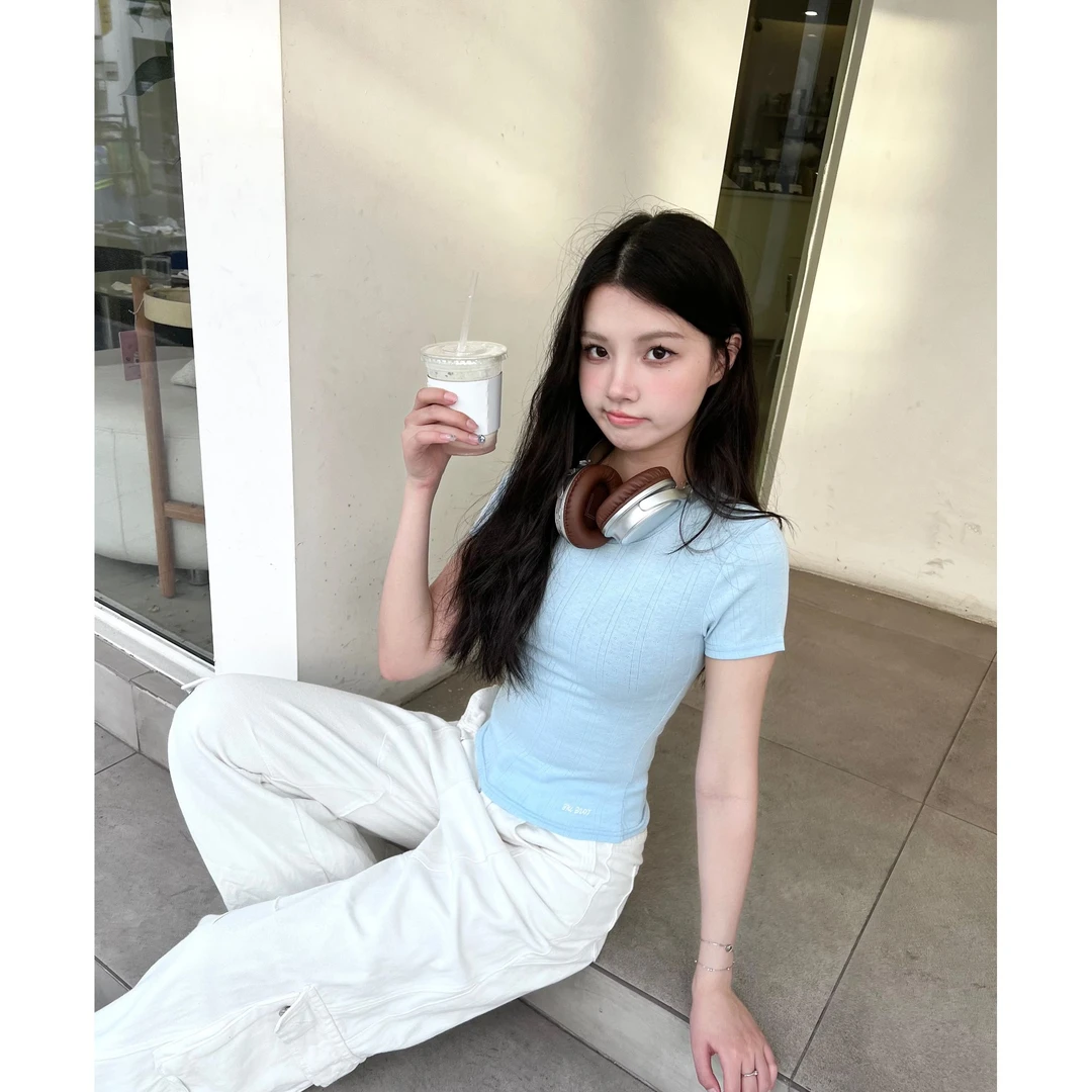 由子衣舍/Youzi Atelier肌理感字母刺绣圆领短袖T恤