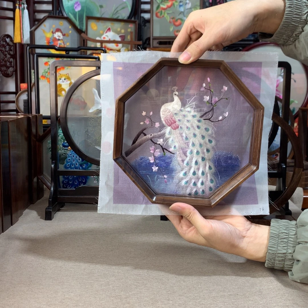 木苏绣精品推荐给朋友