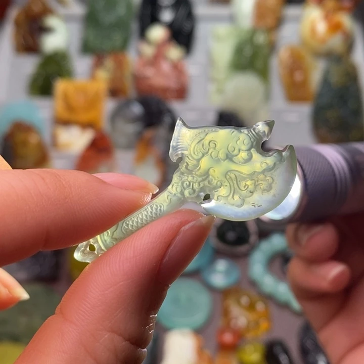 蛇纹石玉未镶嵌颈饰