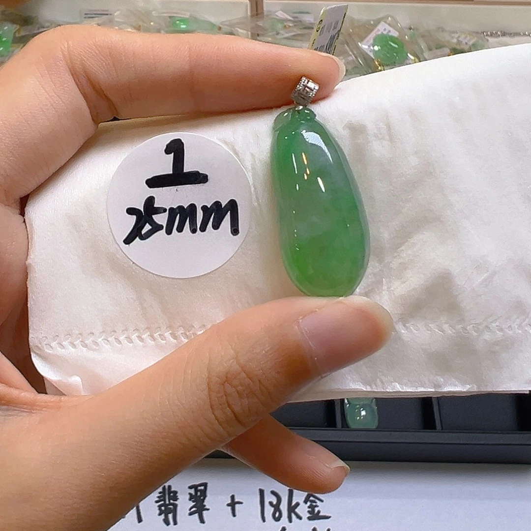 翡翠18K金镶嵌吊坠(不含链)洋**儿翡翠