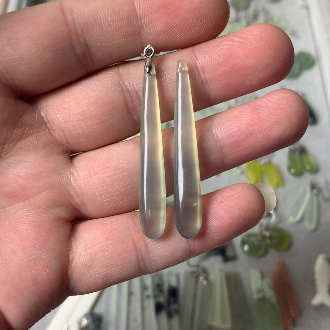 蛇纹石玉耳环未镶嵌