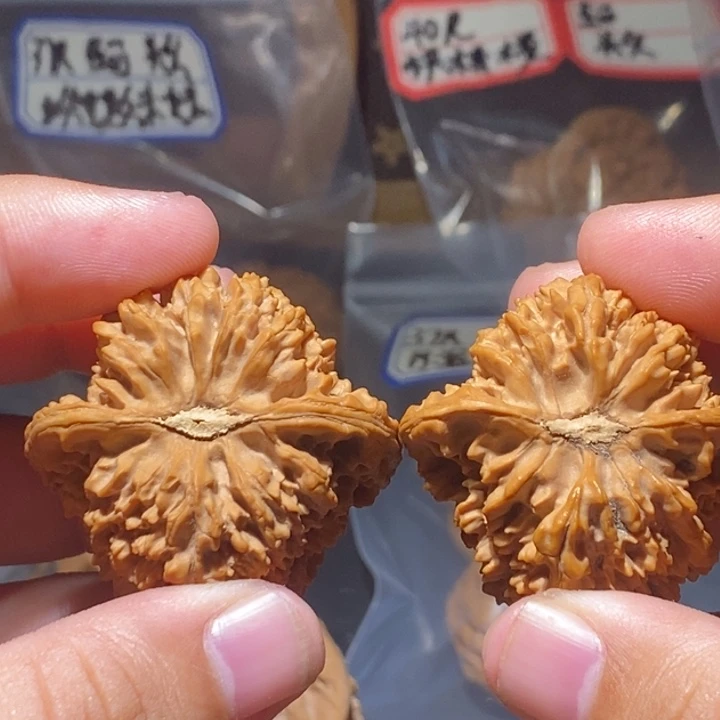 塑***叶吊坠文玩核桃41满天星（轻微水尖）