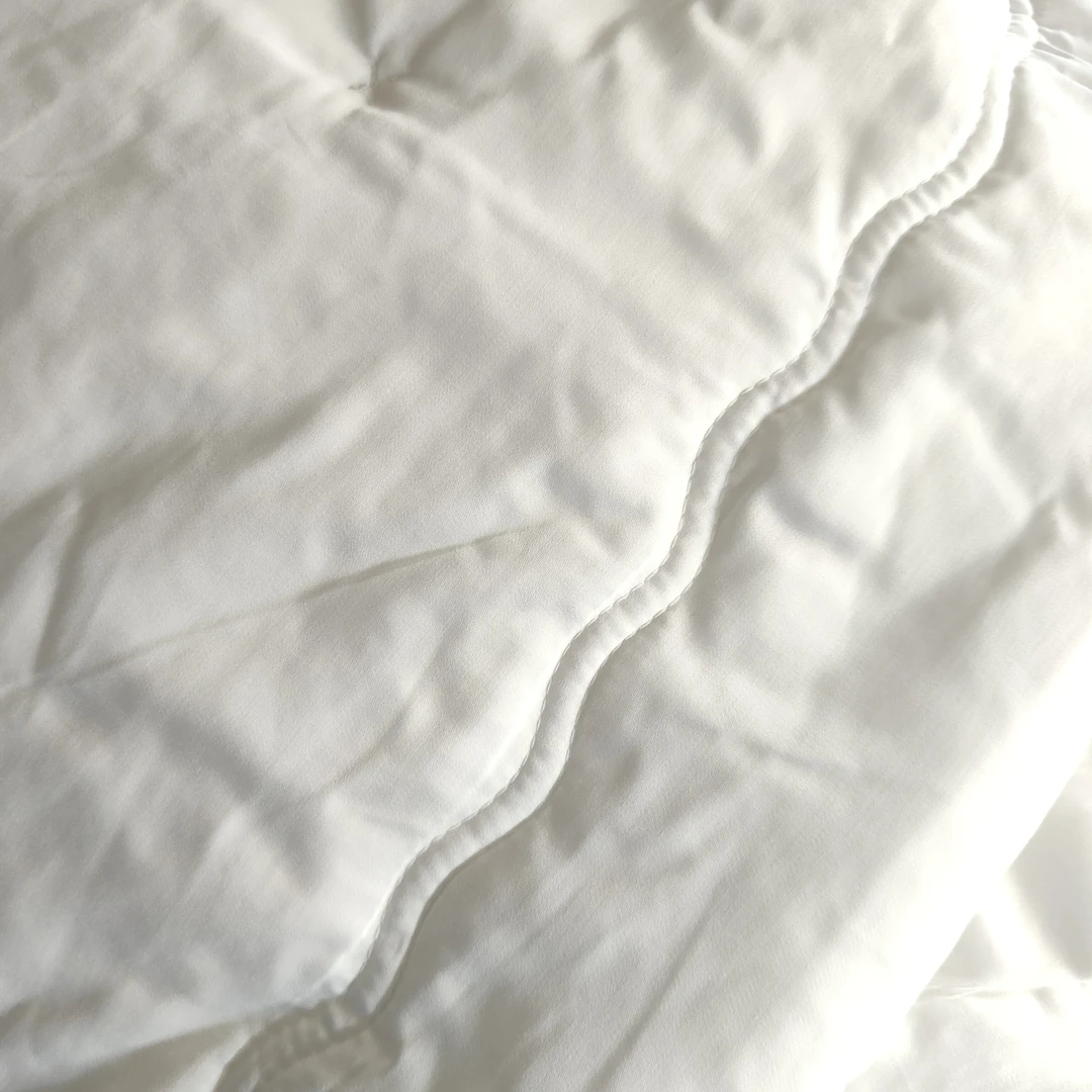 《云云家》珍珠白竹纤维夏季丝滑柔顺空调被尺寸约130*180重约2.4斤