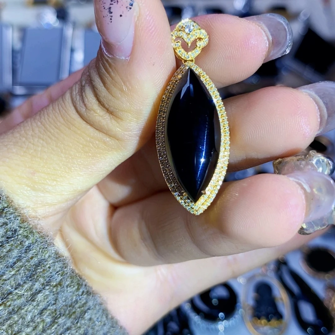 定制翡翠18K金镶嵌墨翠马眼吊坠