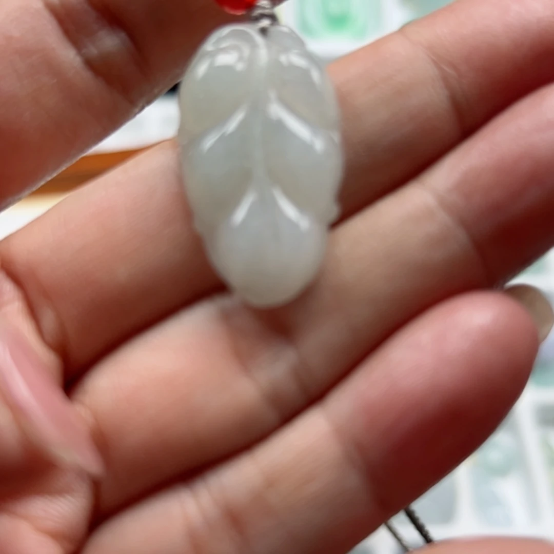 翡翠未镶嵌颈饰叶子
