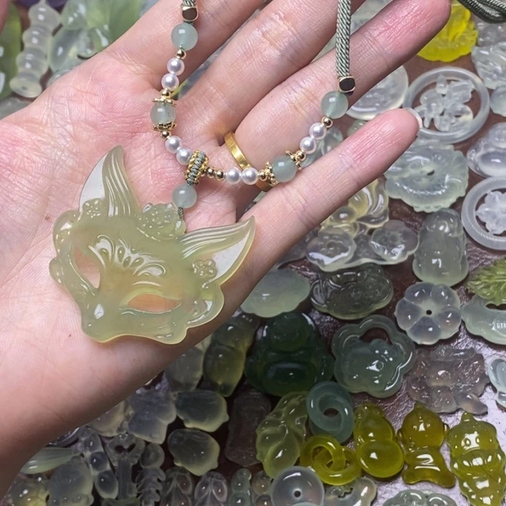 蛇纹石玉未镶嵌颈饰