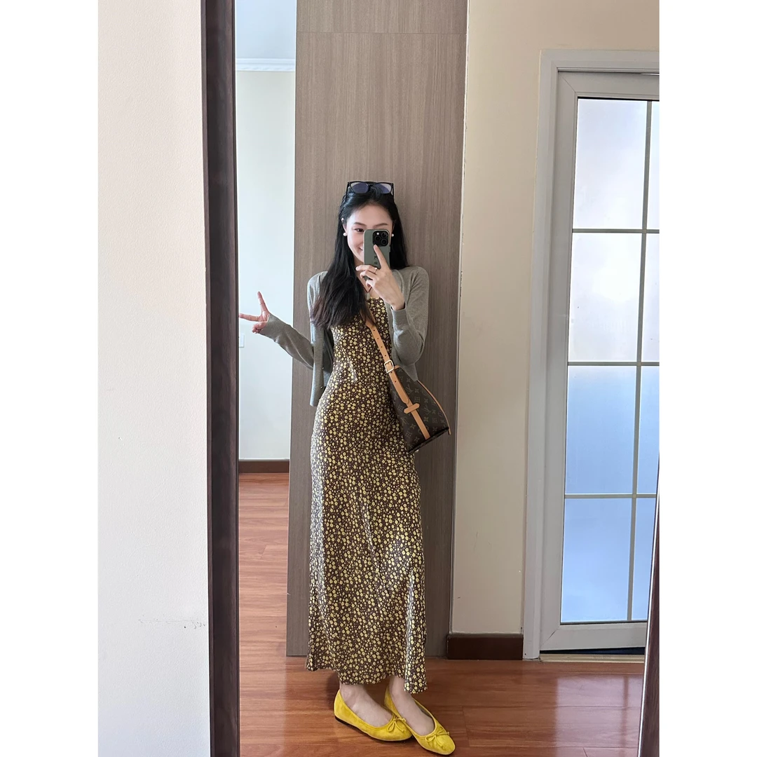 夏季慵懒穿搭套装宽松显瘦灰色开衫修身收腰碎花连衣裙