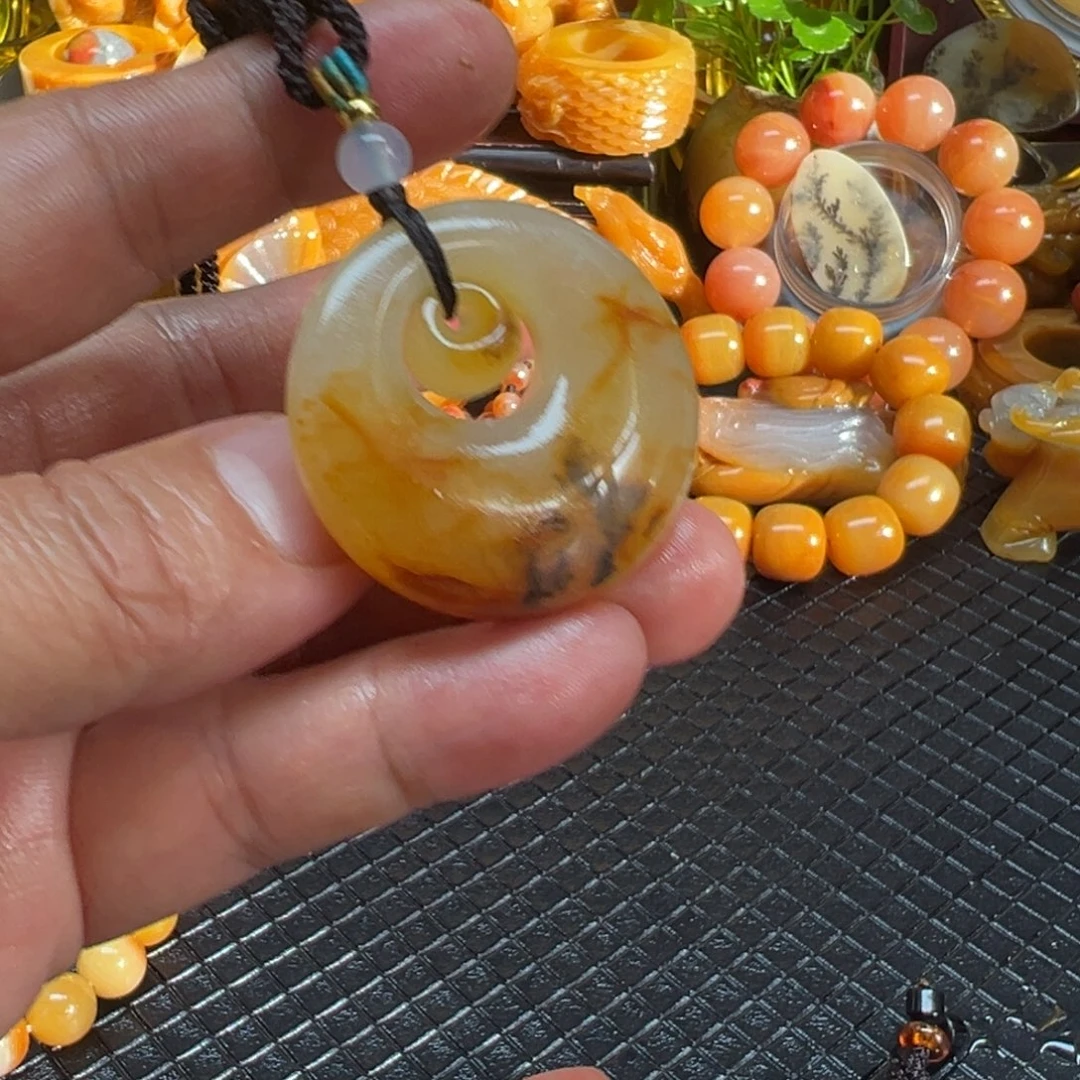石英质玉未镶嵌颈饰