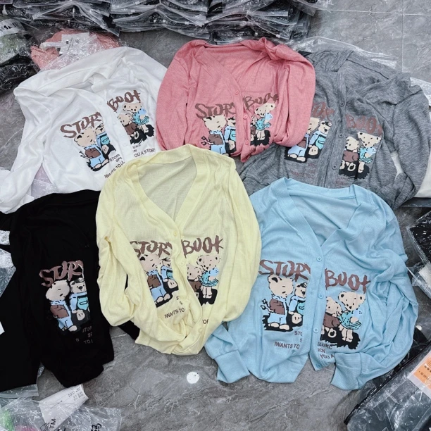 卡通小熊印花冰丝长袖开衫薄外套女T恤大码夏季新款宽松显瘦上衣