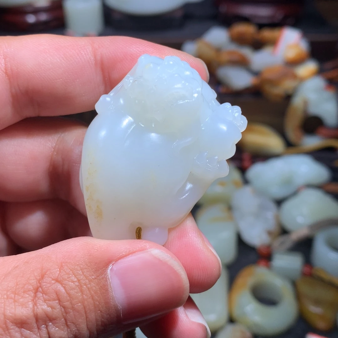 和田玉颈饰未镶嵌笑***、