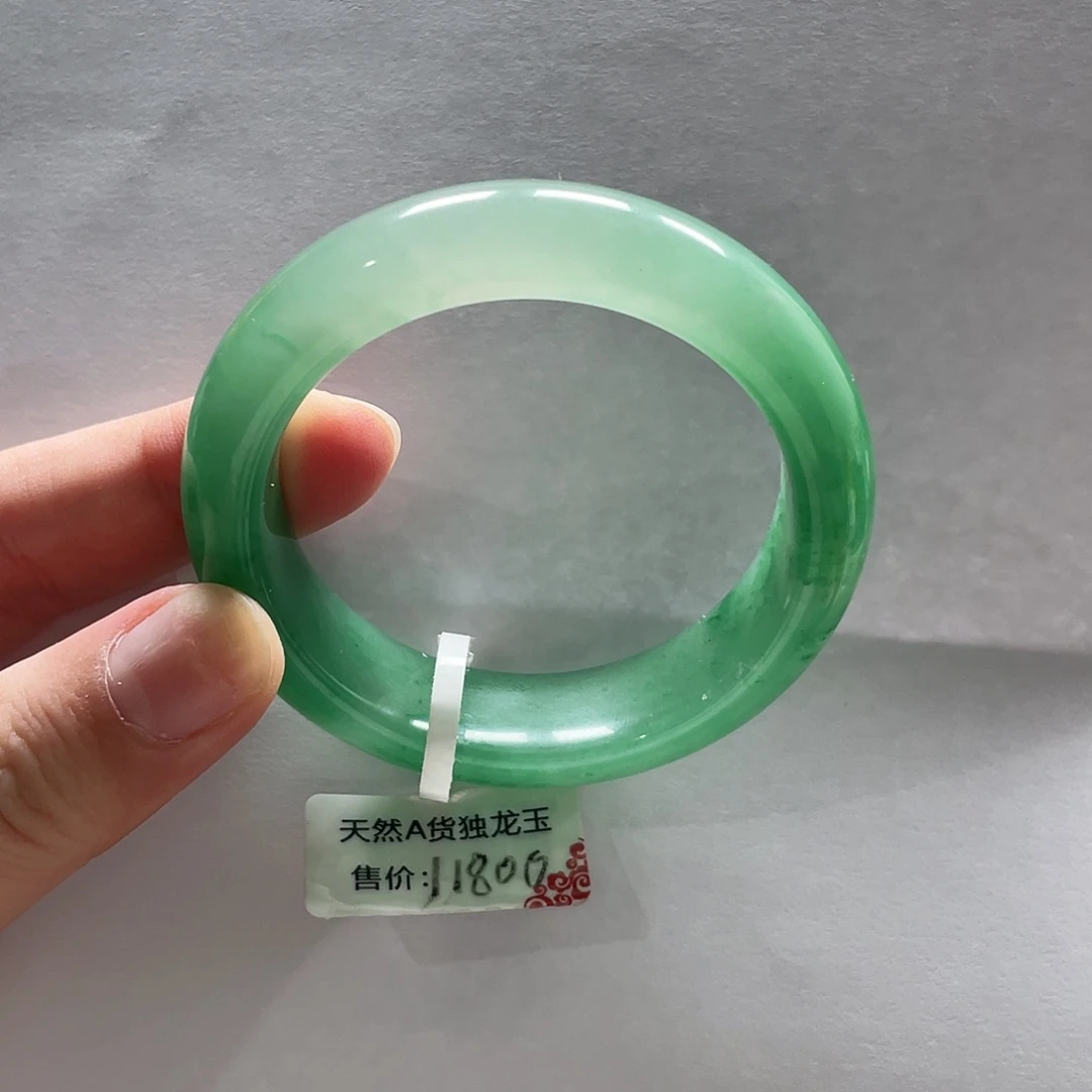 愿***上未镶嵌手镯石英质玉51.0
