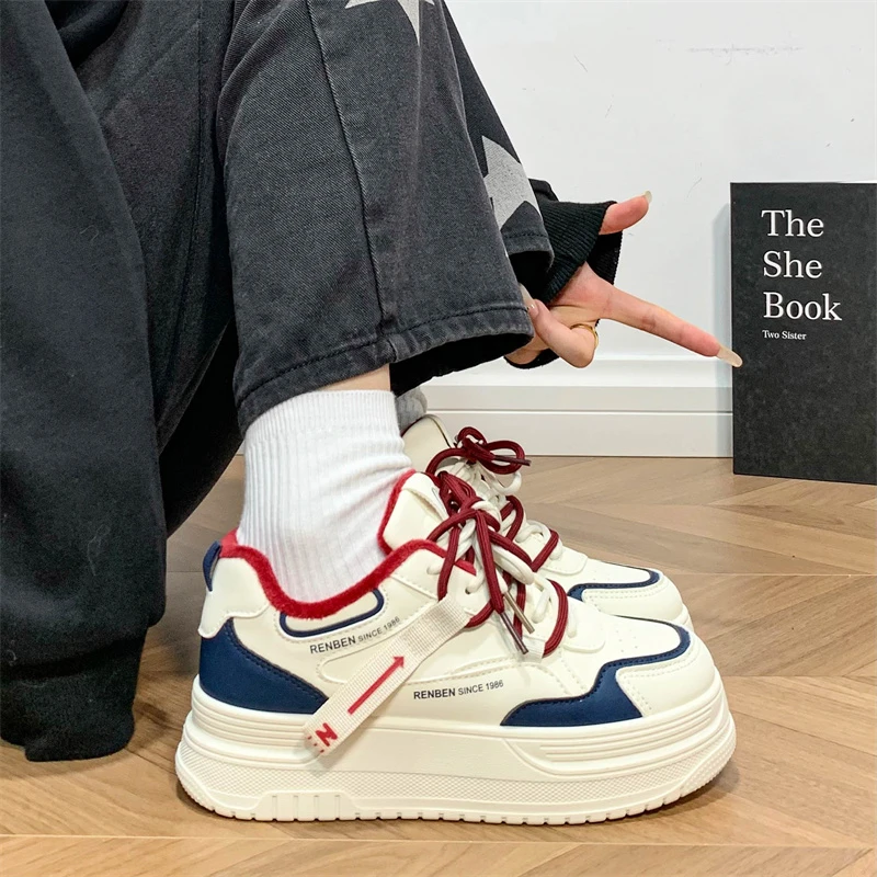 人本爆改皮面小白鞋女2025冬季新款学生运动女鞋百搭加绒保暖板鞋