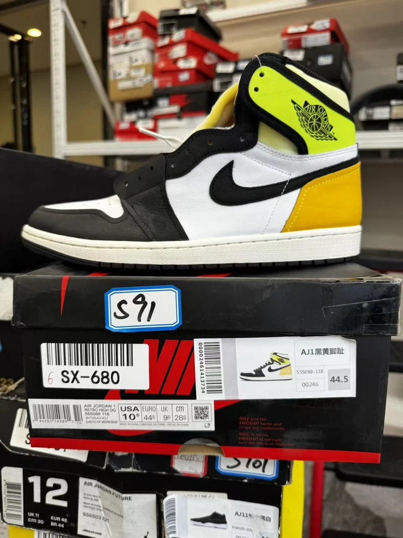 Nike AJ1 黑黄脚趾 44.5码 全新原盒 11月11 GUI S91