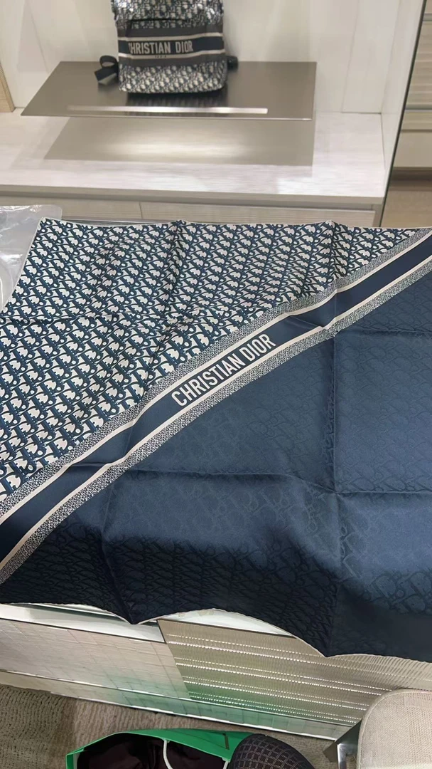 全新未使用 DIOR/迪奥 迪奥Dior 印花方巾  70*70厘米