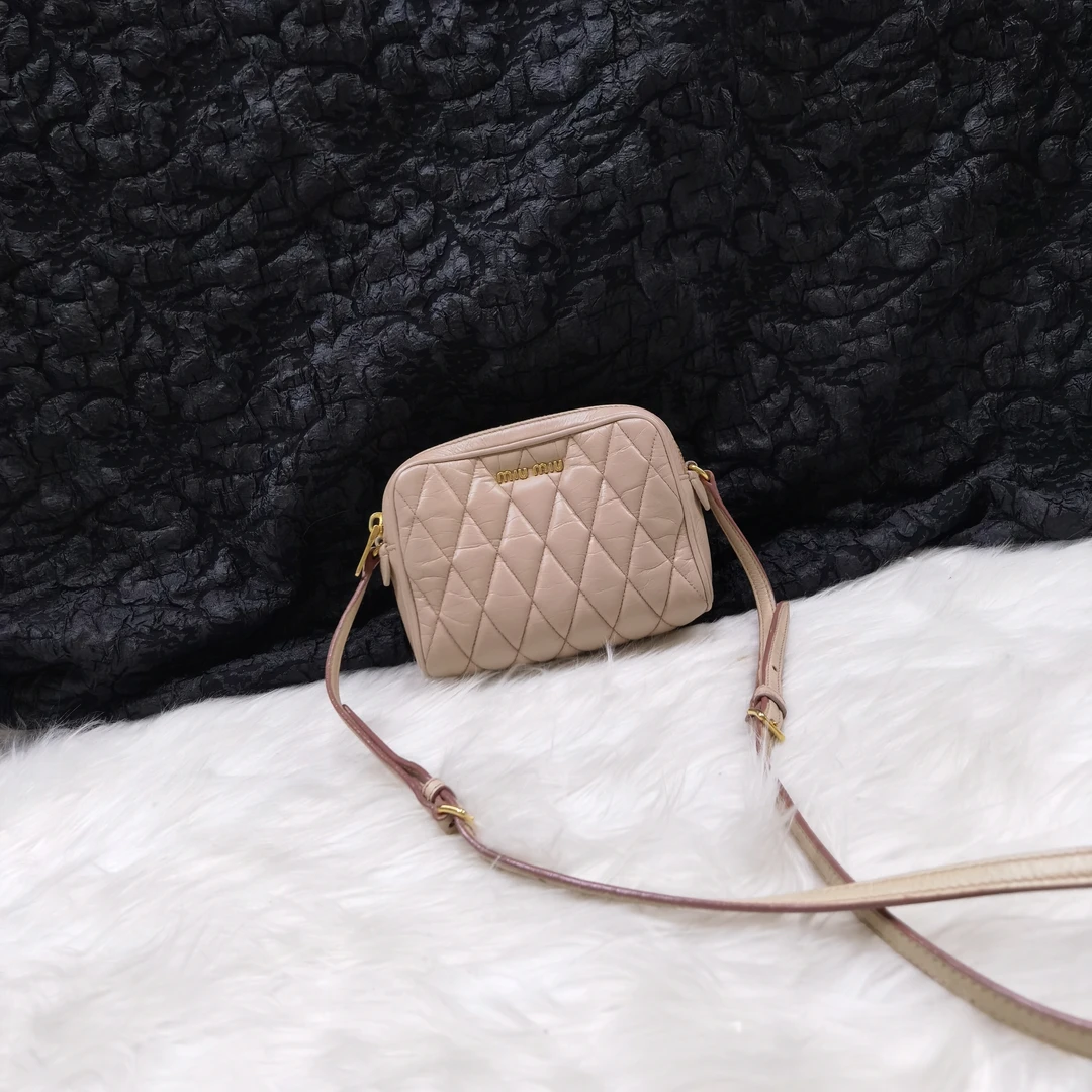 95新 MIU MIU/缪缪 缪缪裸粉色mini小号相机包斜挎包