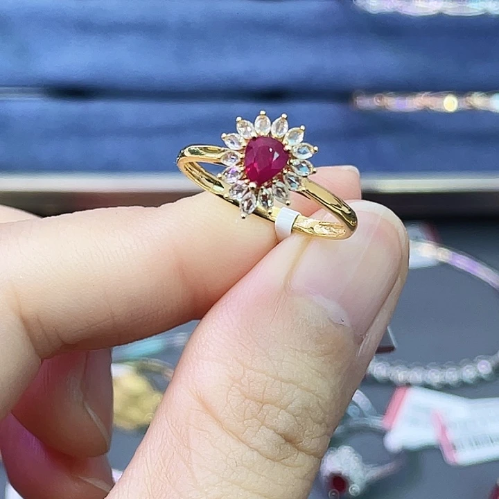 戒指红宝石18K金镶嵌0.55克拉缅甸红宝石