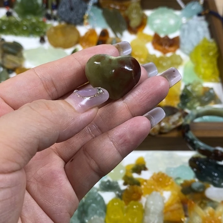 蛇纹石玉未镶嵌吊坠