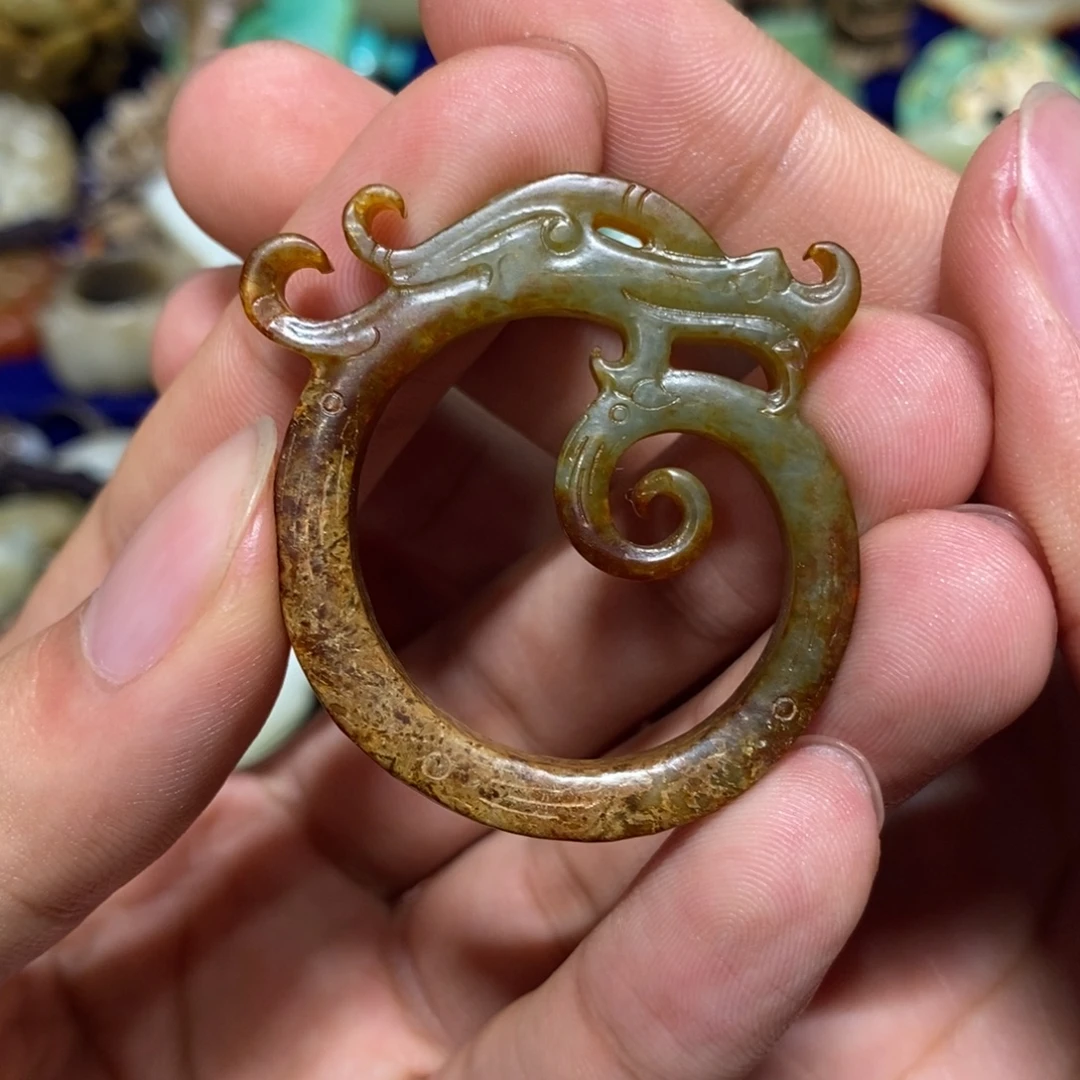 透闪石质玉未镶嵌颈饰