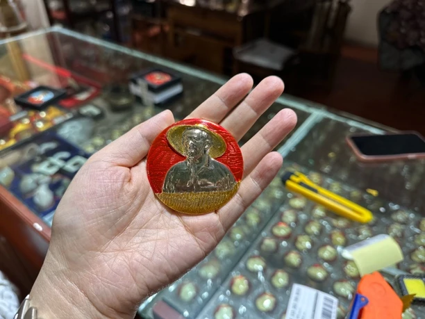 很少见的草帽像章